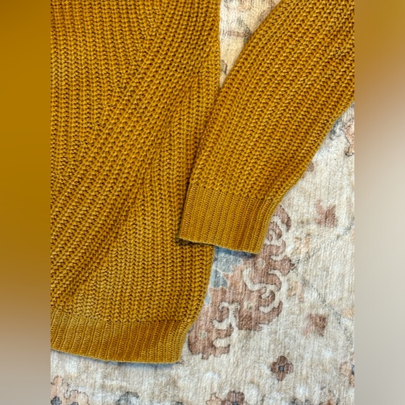 Maurices Women’s Cropped V-Neck Sweater Dark Yellow - Picture 4 of 6